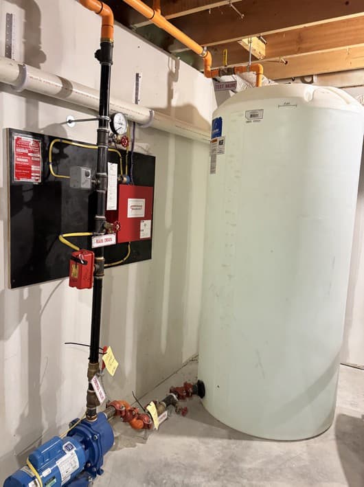 Fire sprinkler system riser and tank